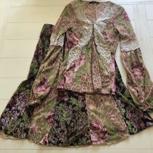 Vintage woman top and skirt new with tags.